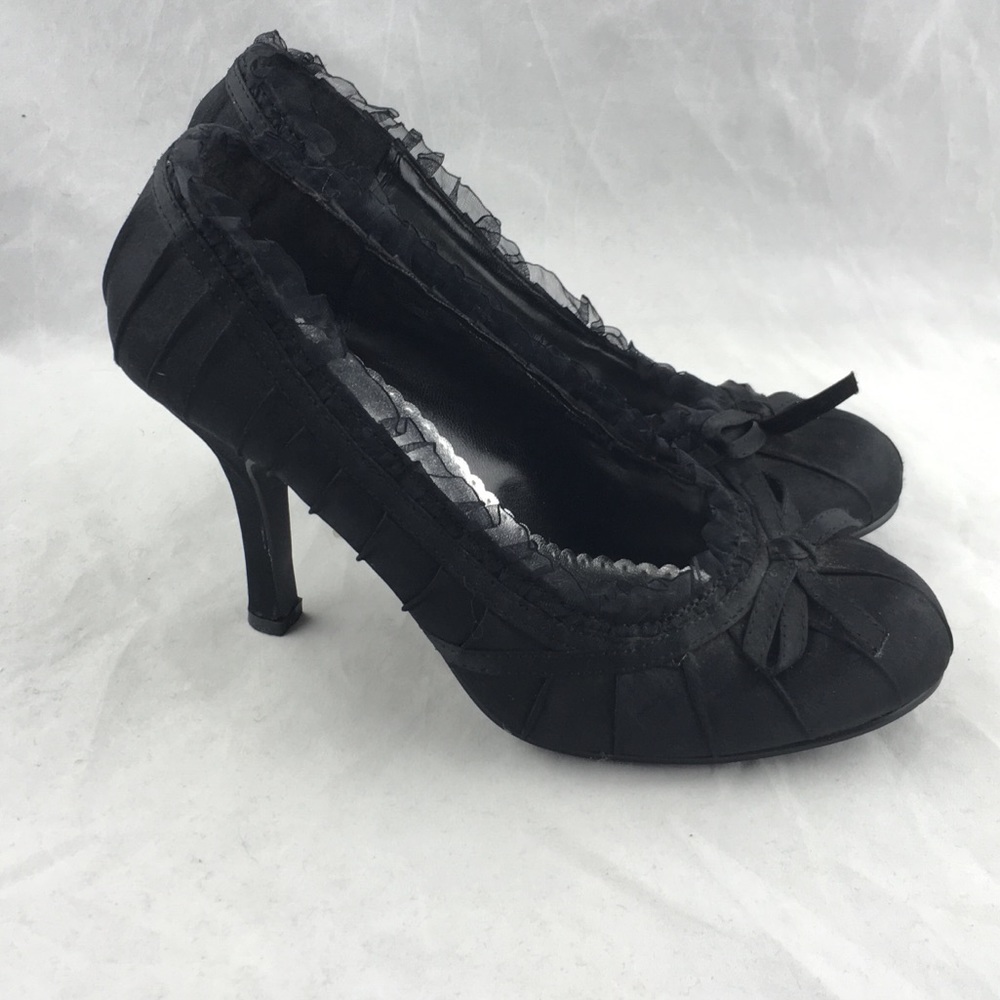 Pulse Frilly Black Heels